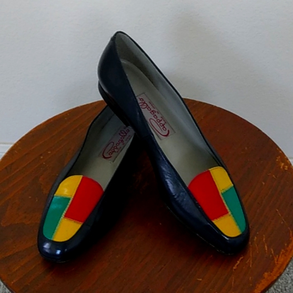Nice classy PAPPAGALLO navy blue loafers size 6